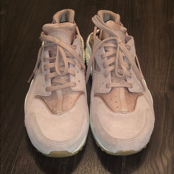 nike huarache pale pink